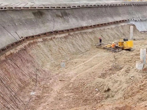 阿拉山口基坑边坡加固