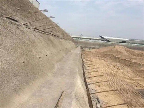 阿拉山口河道边坡加固